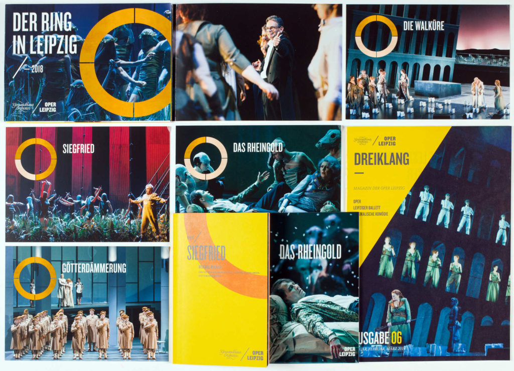Postkarten / Inszeierungsprogrammhefte / Opernmagazin mit Motiven aus dem Opernzyklus "Der Ring des Nibelungen" von Richard Wagner, inszeniert über 4 Jahre an der Oper Leipzig